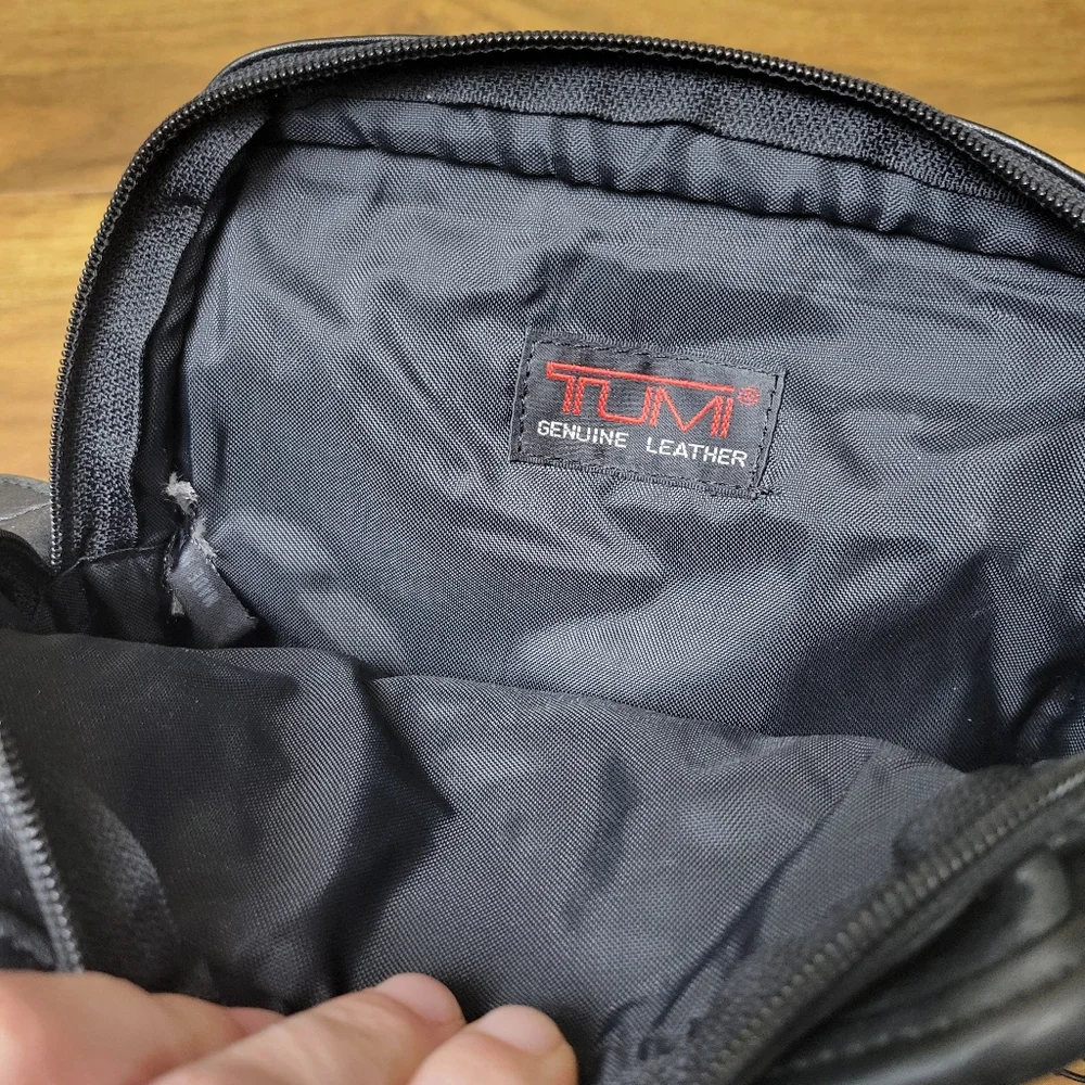 Vintage Tumi Leather Crossbody Carryall Bag Organizer Black Leather Pockets
